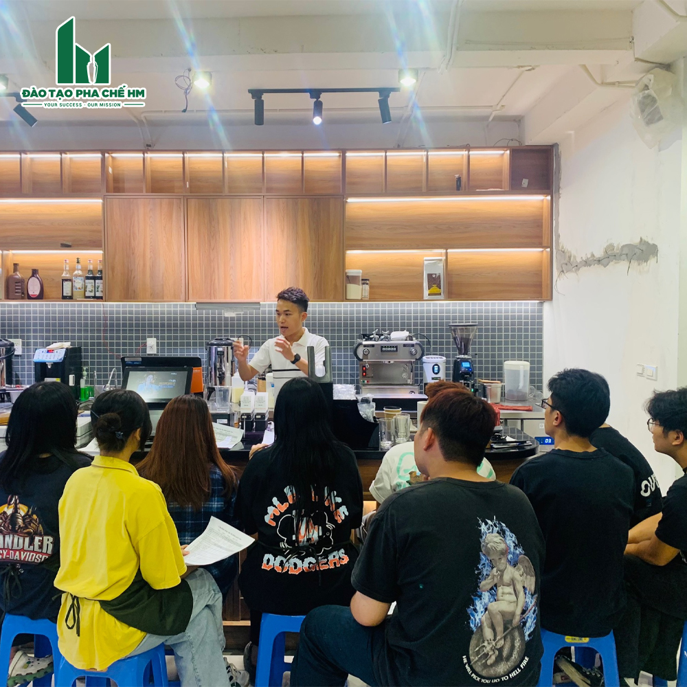 Giải mã sức hút từ các khóa đào tạo pha chế trà sữa tại HM